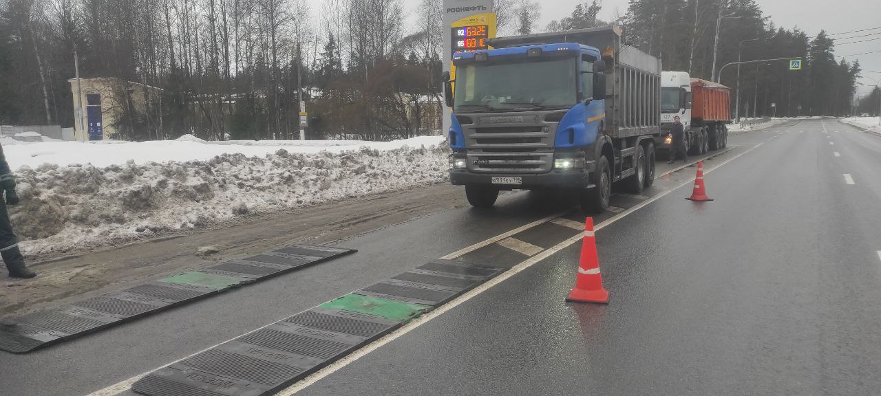 Продолжение плановой работы по весогабаритному контролю в Санкт-Петербурге: задержаны два транспортных средства